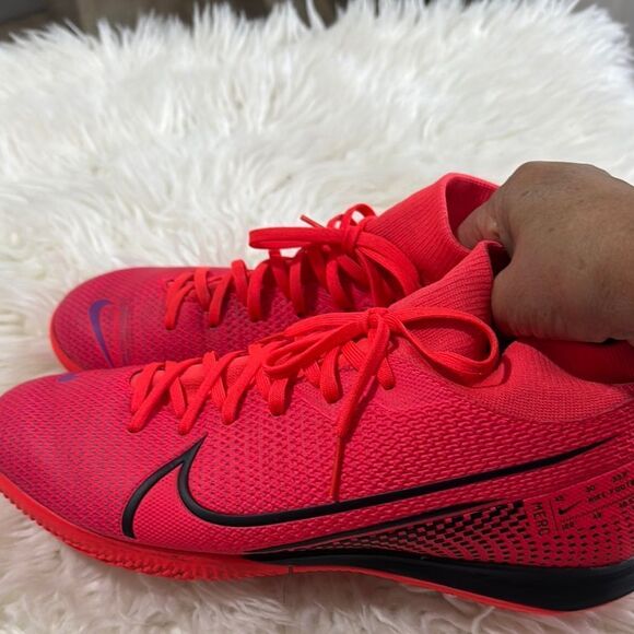 Nike Red Soccer Cleats - Picture 8 of 9